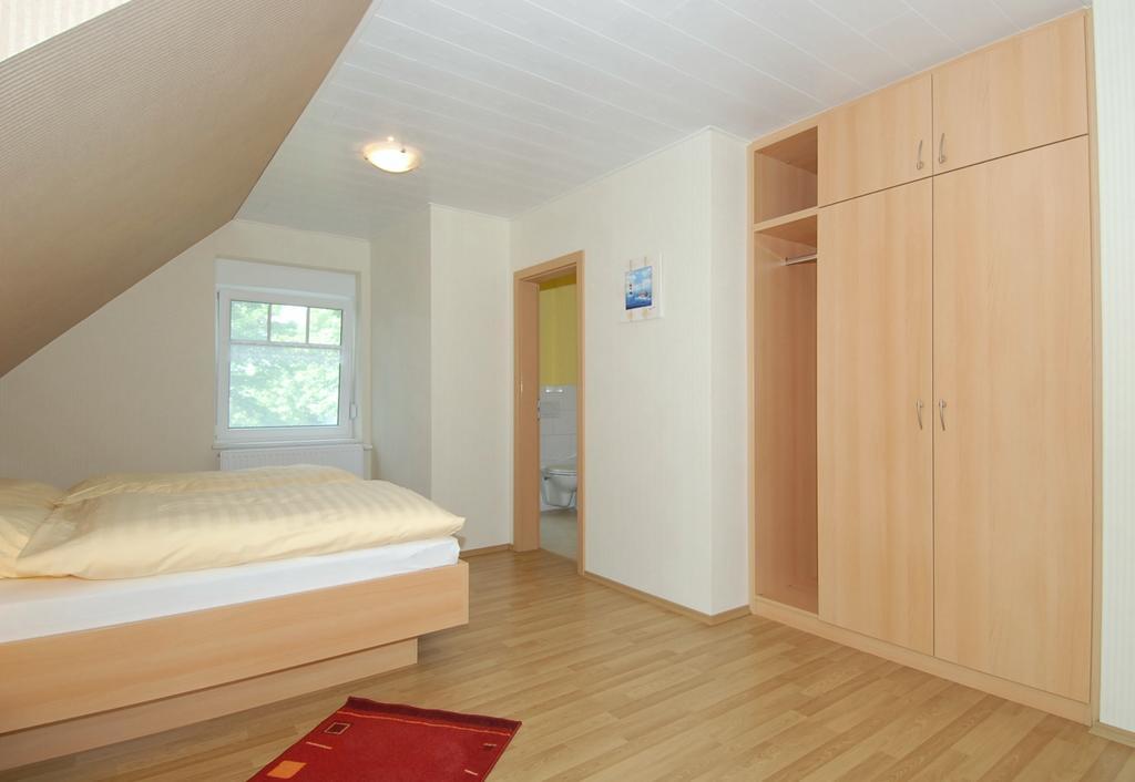 Pension Burggaststaette Heyken 뉴할링거지어 객실 사진